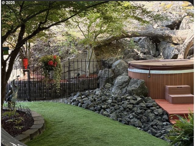 1584 Nw AVERY St, Roseburg, OR 97471