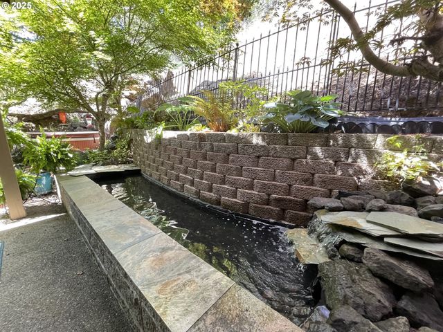 1584 Nw AVERY St, Roseburg, OR 97471