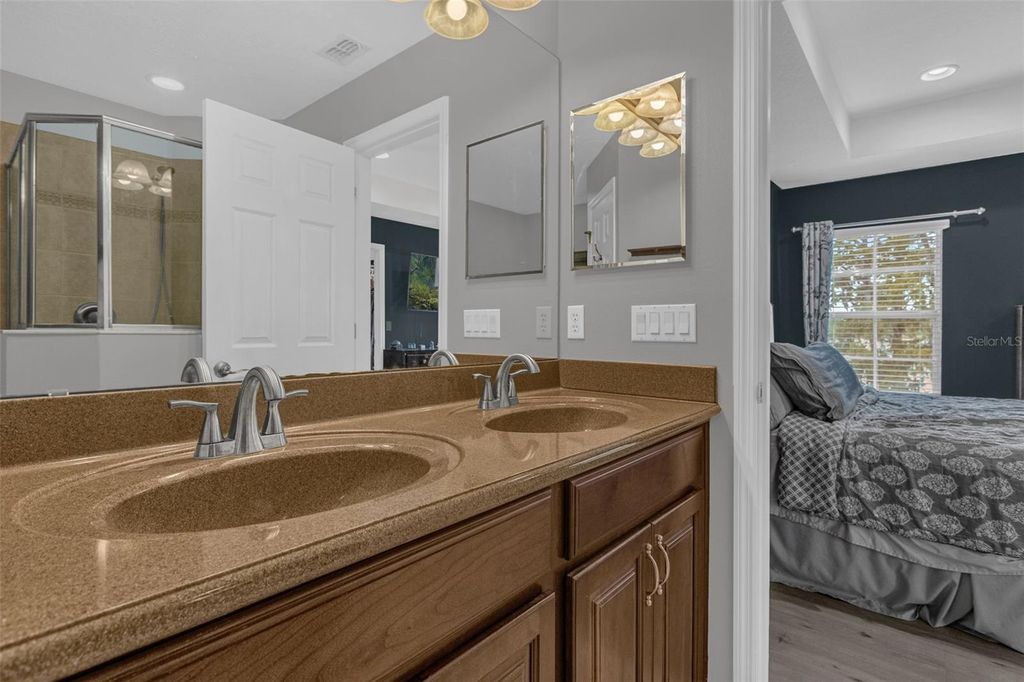 Image 20 of property listing at 10226 FALLSGROVE STREET, Orlando, FL 32836