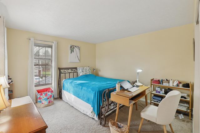 1576 Greens Edge Drive, Florence, KY 41042