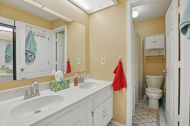 1576 Greens Edge Drive, Florence, KY 41042