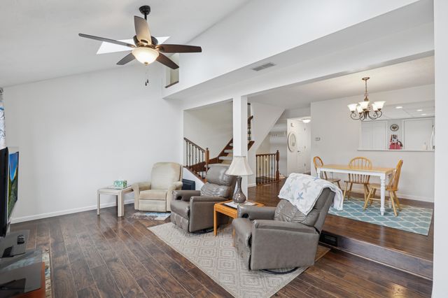 1576 Greens Edge Drive, Florence, KY 41042