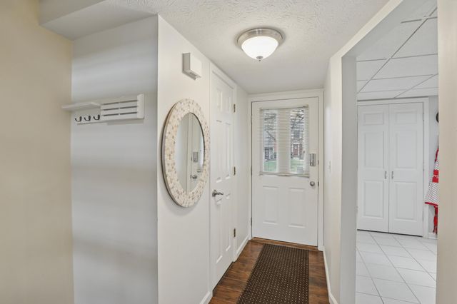 1576 Greens Edge Drive, Florence, KY 41042