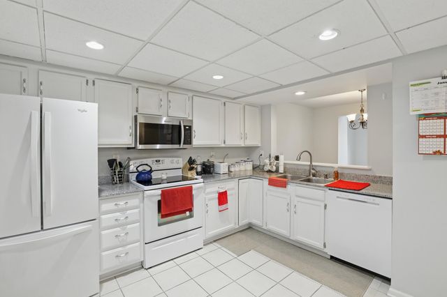 1576 Greens Edge Drive, Florence, KY 41042