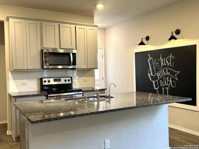 7879 ABBEY PL, San Antonio, TX 78218