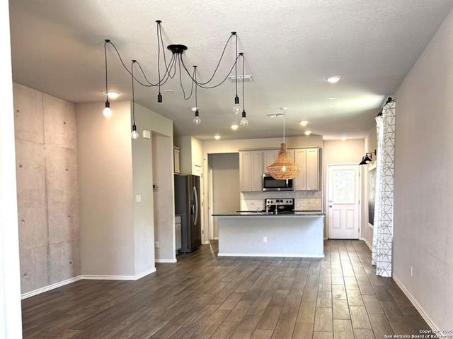 7879 ABBEY PL, San Antonio, TX 78218