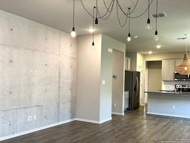 7879 ABBEY PL, San Antonio, TX 78218