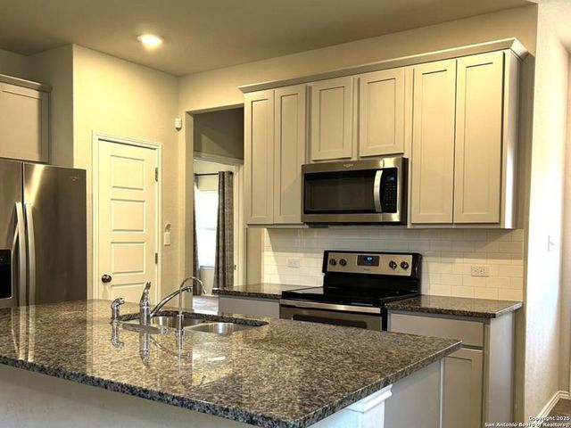 7879 ABBEY PL, San Antonio, TX 78218