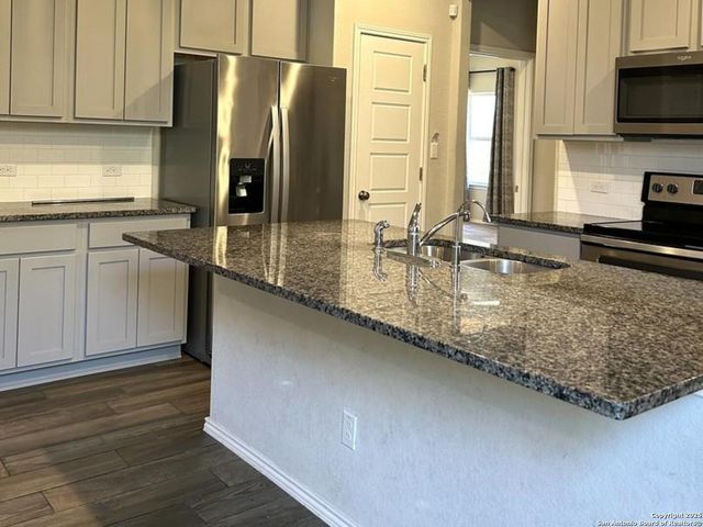 7879 ABBEY PL, San Antonio, TX 78218