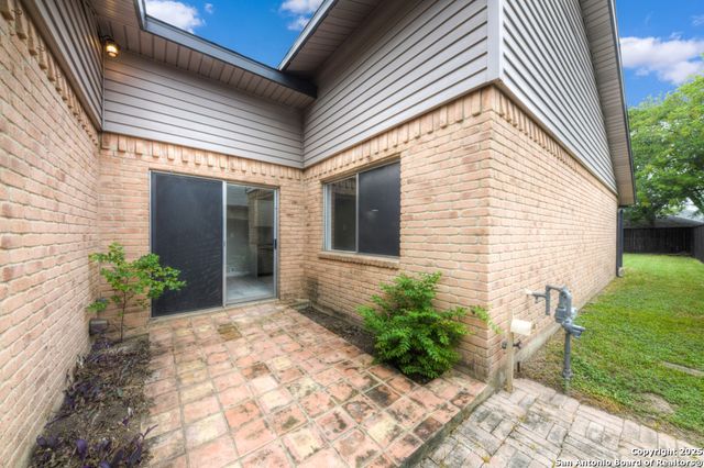 627 SUMMERWOOD DR, New Braunfels, TX 78130