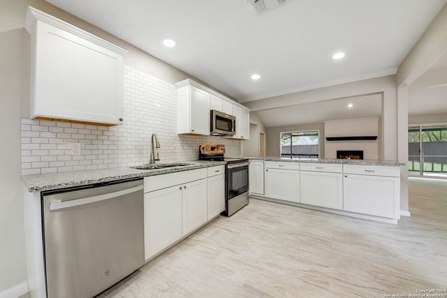 627 SUMMERWOOD DR, New Braunfels, TX 78130