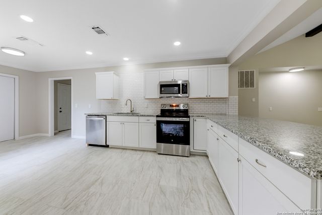 627 SUMMERWOOD DR, New Braunfels, TX 78130