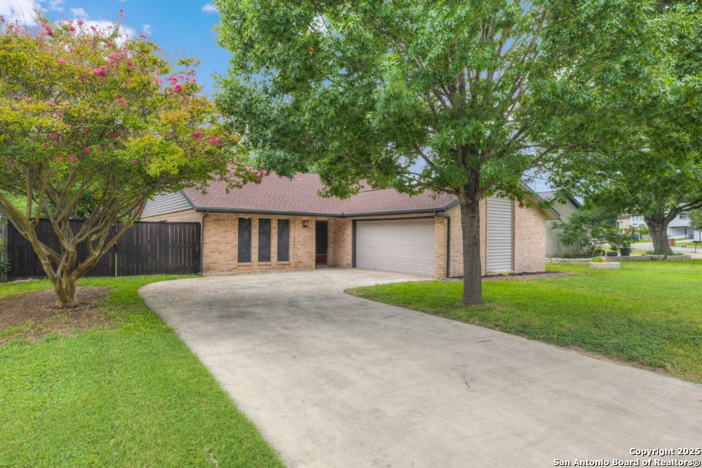 627 SUMMERWOOD DR, New Braunfels, TX 78130