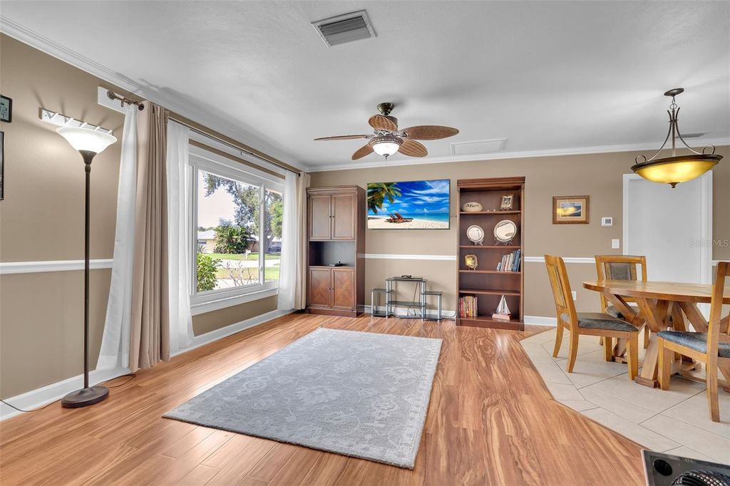Image 11 of property listing at 5210 36TH AVENUE CIRCLE W, Bradenton, FL 34209