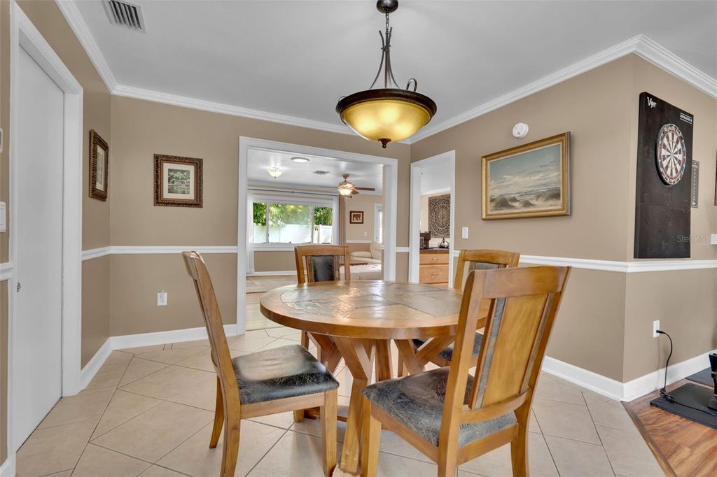 Image 12 of property listing at 5210 36TH AVENUE CIRCLE W, Bradenton, FL 34209