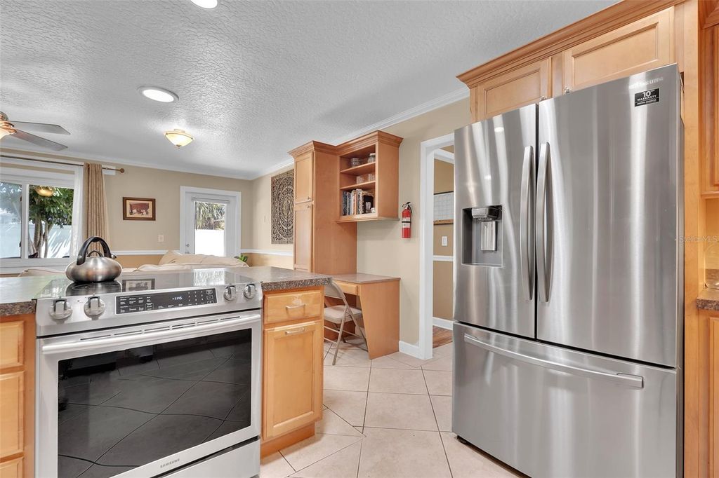 Image 15 of property listing at 5210 36TH AVENUE CIRCLE W, Bradenton, FL 34209
