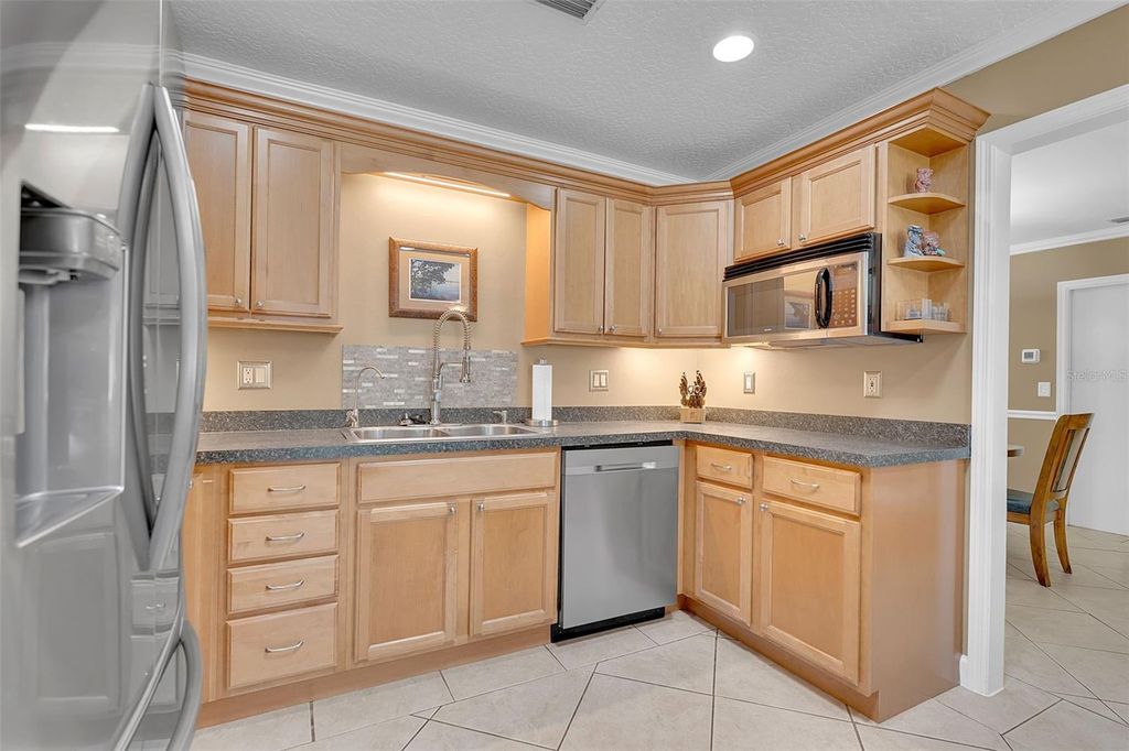 Image 17 of property listing at 5210 36TH AVENUE CIRCLE W, Bradenton, FL 34209