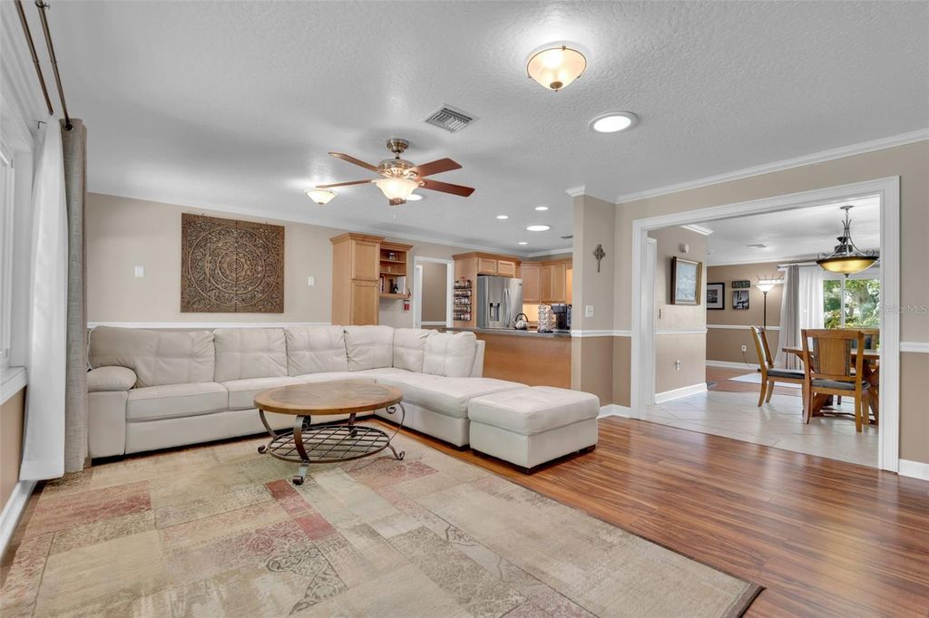 Image 20 of property listing at 5210 36TH AVENUE CIRCLE W, Bradenton, FL 34209