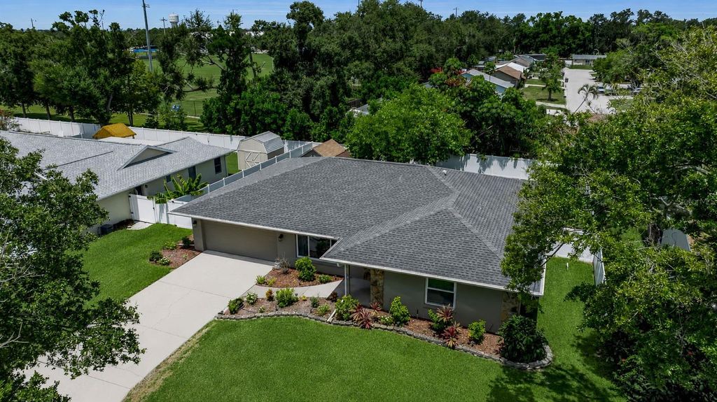 Image 3 of property listing at 5210 36TH AVENUE CIRCLE W, Bradenton, FL 34209