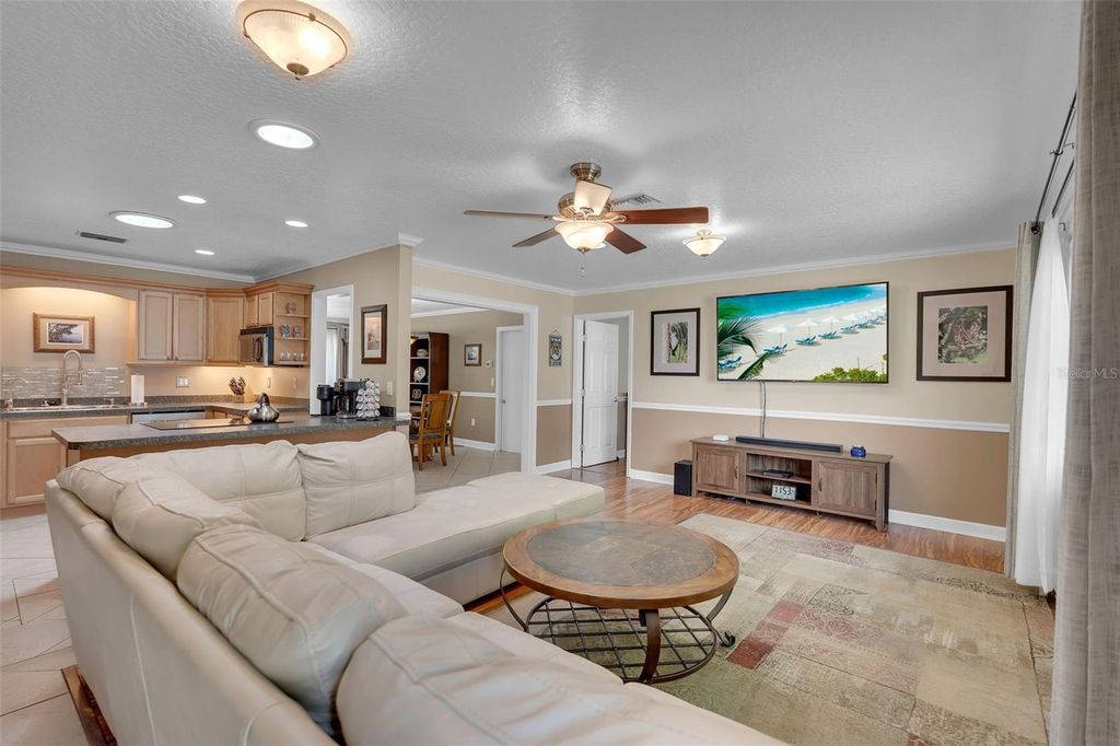 Image 21 of property listing at 5210 36TH AVENUE CIRCLE W, Bradenton, FL 34209