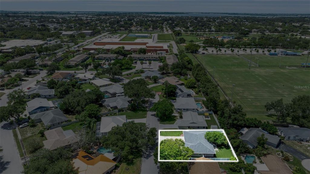 Image 32 of property listing at 5210 36TH AVENUE CIRCLE W, Bradenton, FL 34209