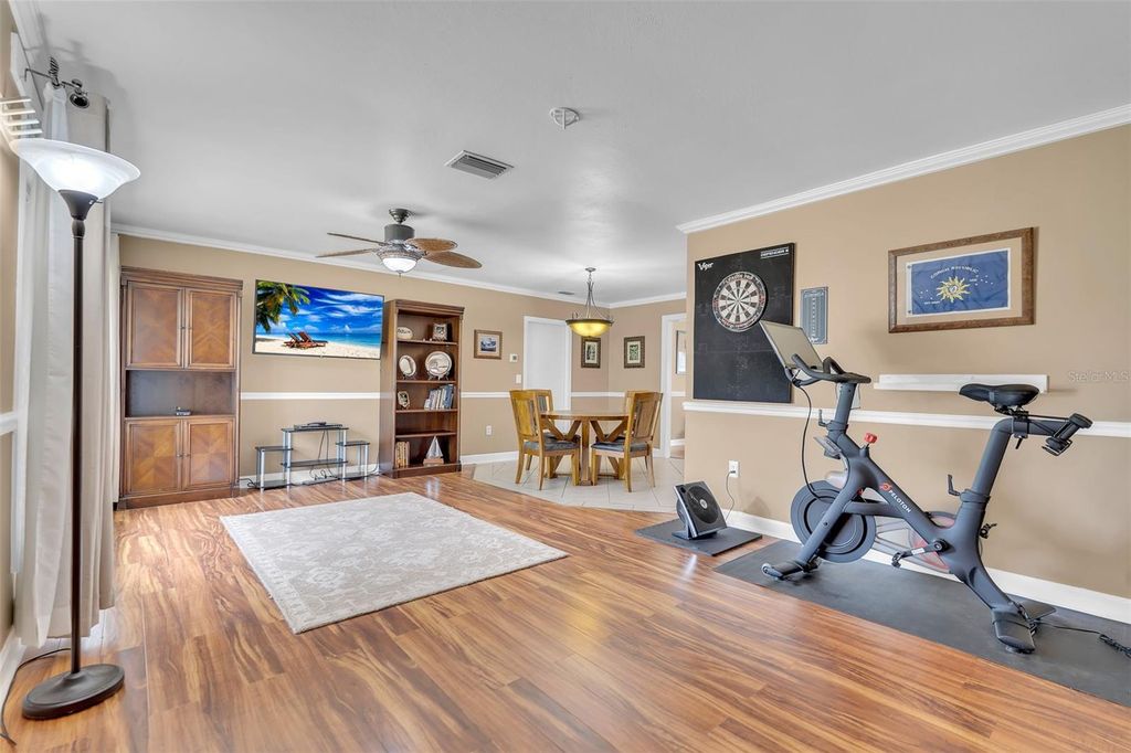 Image 8 of property listing at 5210 36TH AVENUE CIRCLE W, Bradenton, FL 34209