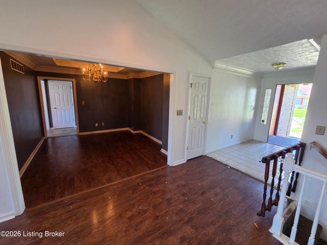 5921 Trappers Ridge Cir, Louisville, KY 40216