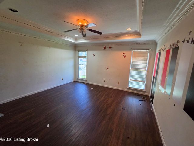 5921 Trappers Ridge Cir, Louisville, KY 40216
