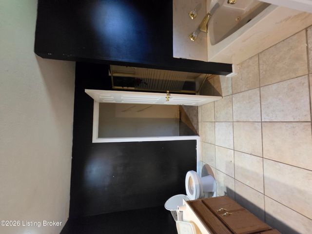 5921 Trappers Ridge Cir, Louisville, KY 40216