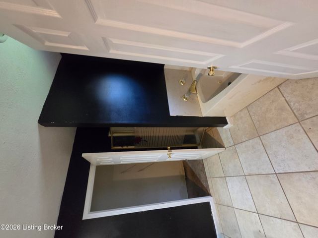 5921 Trappers Ridge Cir, Louisville, KY 40216