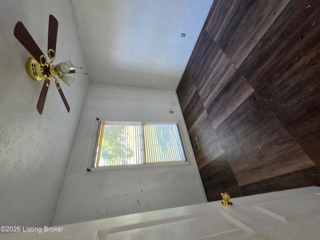 5921 Trappers Ridge Cir, Louisville, KY 40216