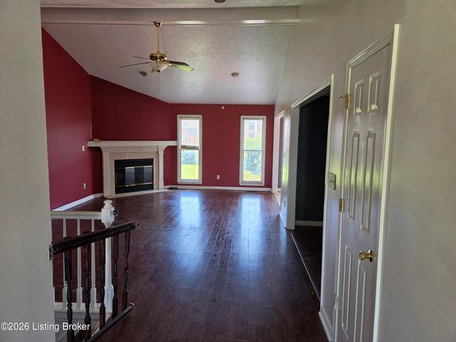 5921 Trappers Ridge Cir, Louisville, KY 40216