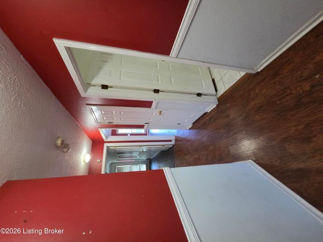 5921 Trappers Ridge Cir, Louisville, KY 40216