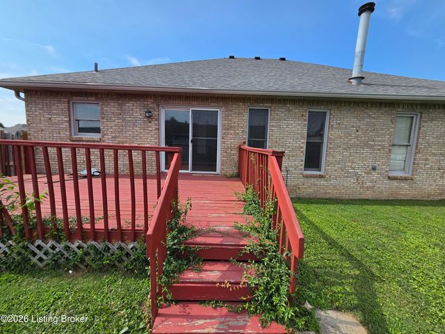 5921 Trappers Ridge Cir, Louisville, KY 40216