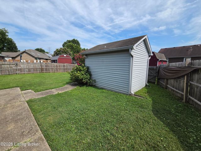 5921 Trappers Ridge Cir, Louisville, KY 40216