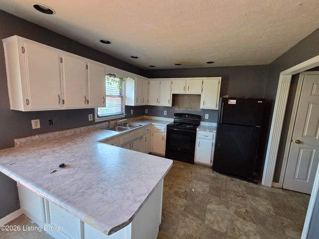 5921 Trappers Ridge Cir, Louisville, KY 40216