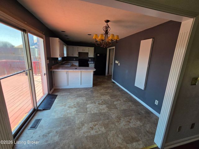 5921 Trappers Ridge Cir, Louisville, KY 40216