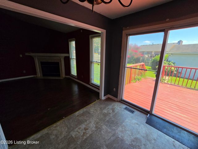 5921 Trappers Ridge Cir, Louisville, KY 40216