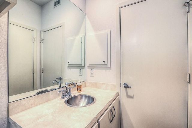 4312 Floyd Street C, Houston, TX 77007