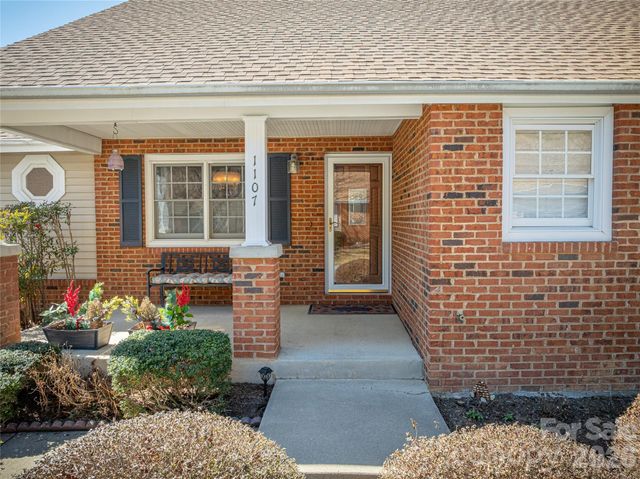 1107 Citation Circle, Hendersonville, NC 28739