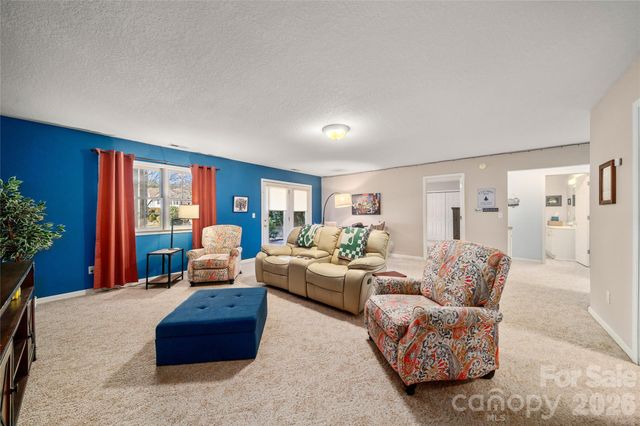 1107 Citation Circle, Hendersonville, NC 28739