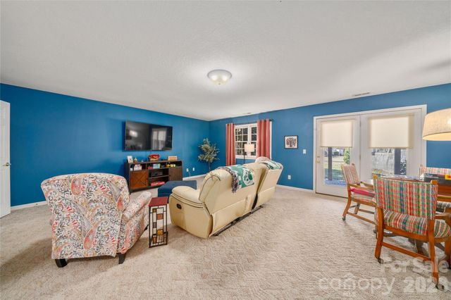 1107 Citation Circle, Hendersonville, NC 28739