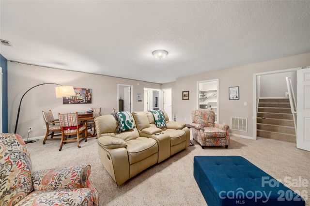 1107 Citation Circle, Hendersonville, NC 28739