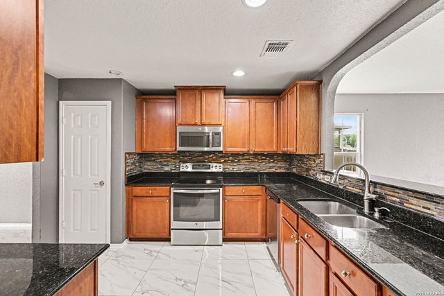 11207 Two Iron, San Antonio, TX 78221