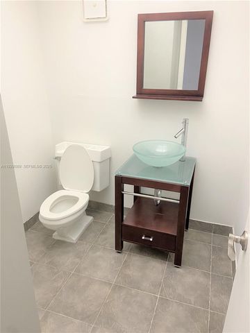 16300 Golf Club Rd 504, Weston, FL 33326