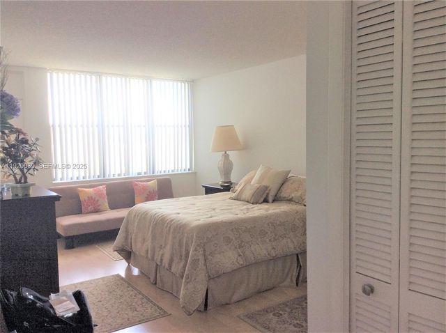 16300 Golf Club Rd 504, Weston, FL 33326