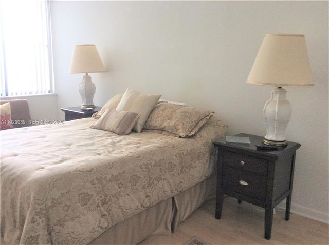 16300 Golf Club Rd 504, Weston, FL 33326