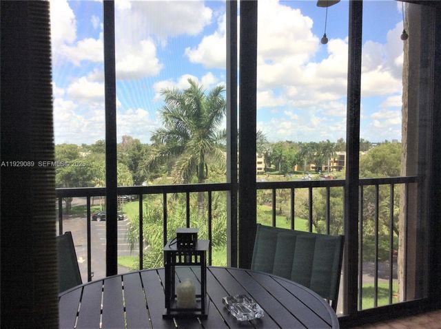 16300 Golf Club Rd 504, Weston, FL 33326