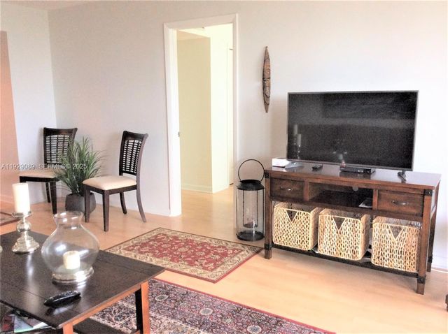 16300 Golf Club Rd 504, Weston, FL 33326