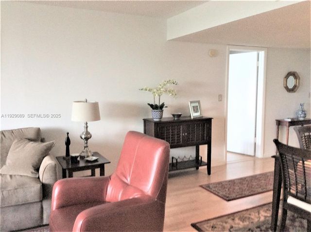 16300 Golf Club Rd 504, Weston, FL 33326